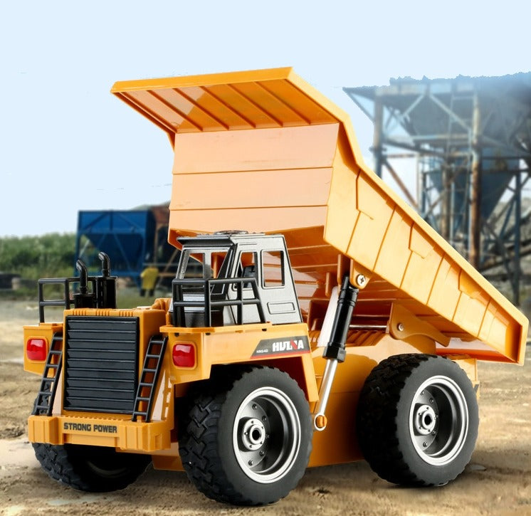 Huina 1540 — volquete RC 1:18